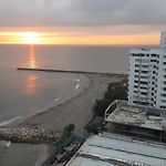Oceanside 3-Bedroom Apartment In Fun Tourist Area
