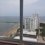 Oceanside 3-Bedroom Apartment In Fun Tourist Area