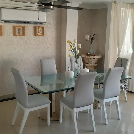Oceanside 3-bedroom In Fun Tourist Area Cartagena