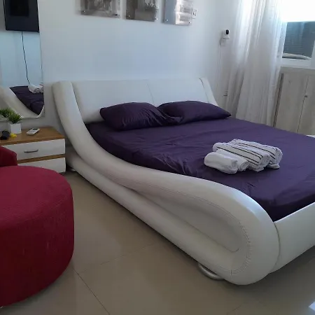 Oceanside 3-bedroom In Fun Tourist Area