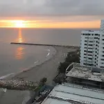 Oceanside 3-Bedroom Apartment In Fun Tourist Area